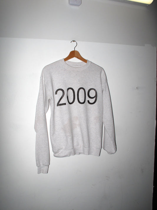 2009 gray crewneck